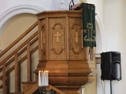 Uroczystość odsłonięcia tablicy upamiętniającej rodziny żydowskie zamieszkujące na terenie parafii do 1939 roku