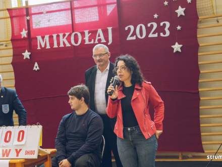 Turniej Mikołajkowy Judo, przemawia Burmistrz Strumienia Anna Grygierek