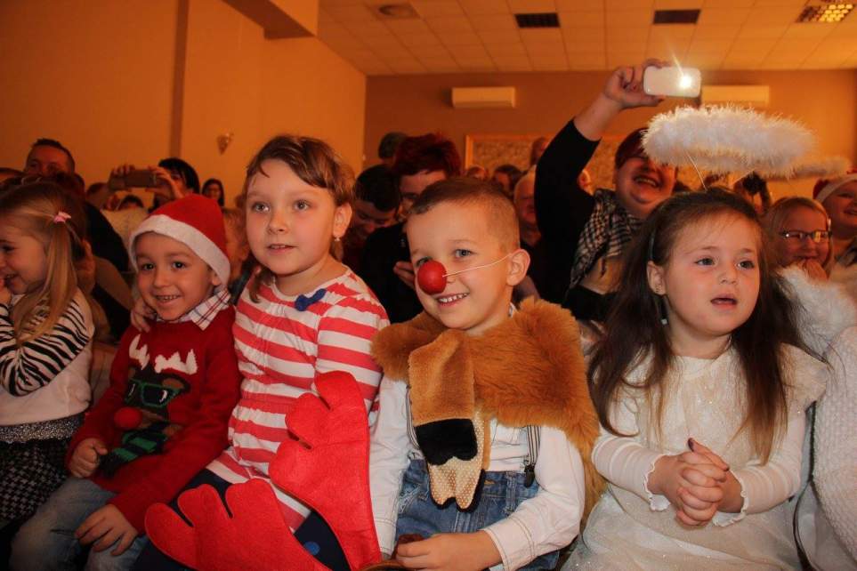 Dzieci oczekiwały spotkania z Mikołajem
