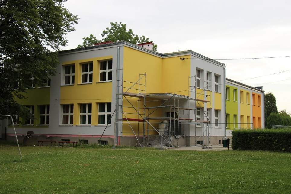 Trwa termomodernizacja budynku szkoły w Bąkowie. To największa inwestycja.