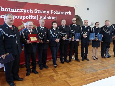 Składanie podziękowań druhom, którzy zakończyli pełnienie dotychczasowych funkcji w jednostkach oraz w strukturach miejsko-gminnych związku