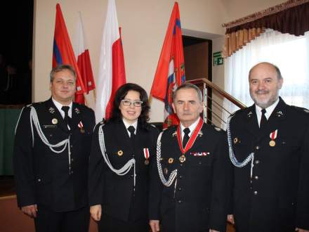 Od lewej: dh Marek Omozik, Burmistrz Anna Grygierek, dh Ireneusz Nowak, Przewodniczący Rady Miejskiej Czesław Greń