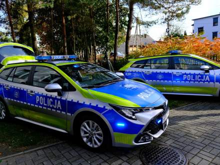 Nowe hybrydowe radiowozy dla Komisariatu Policji w Strumieniu