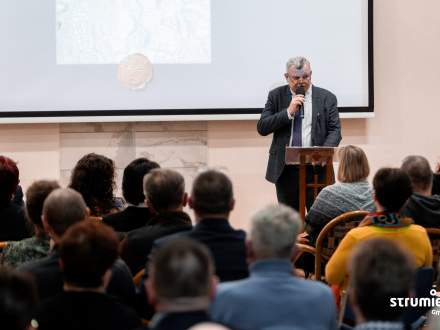 Premiera książki "pt. „Dzieje Drogomyśla. Część I. Od zarania wsi do roku 1737” - przemawia Sołtys Zbigniew Podyma