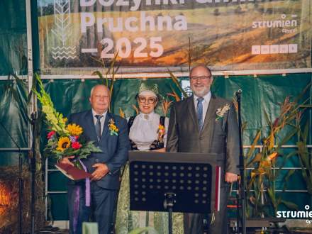 od lewej Sołtys Pruchnej Leszek Czakon, Burmistrz Strumienia Anna Grygierek, Przewodniczący Rady Miejskiej Czesław Greń
