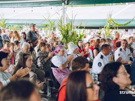 Mieszkańcy i goście Dożynek Gminnych w Pruchnej