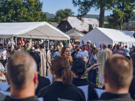 Lutnia podczas Mszy w czasie festiwalu