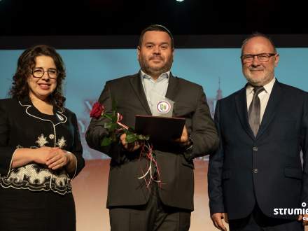 Obchody 11 listopada w Strumieniu złożenie gratulacji zasłużonym