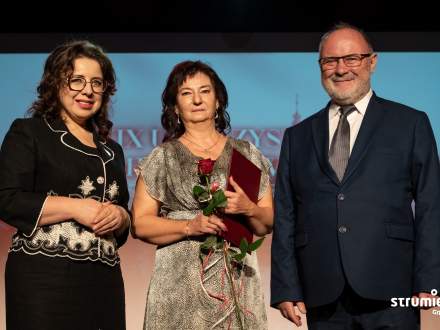 Obchody 11 listopada w Strumieniu złożenie gratulacji zasłużonym