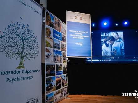banery na sali konferencyjnej