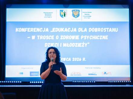 Konferencja - przemawia Anna Grygierek Burmistrz Strumienia