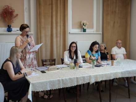 Zebranie Wiejskie w Zbytkowie - stół prezydialny