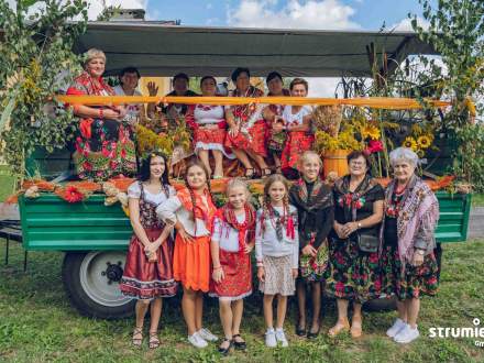 Przygotowania mieszkańców do korowodu