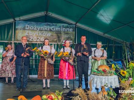 Burmistrz Strumienia i Przewodniczący Rady Miejskiej składaja podziękowania gazdom i Sołtys Zbytkowa