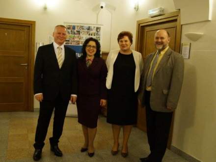 Konsul wraz z członkami Komitetu Monitorującego odwiedził Galerię Pod Ratuszem