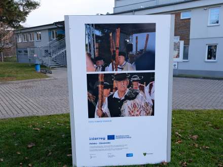 Wystawa fotografii z Festiwalu Fujarystów w słowackich Čičmanach