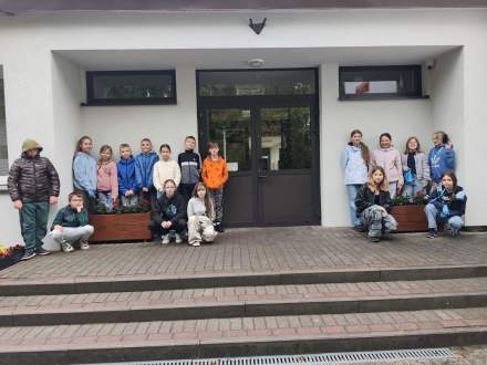 Zdjęcie grupowe dzieci, biorących udział w konkursie