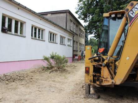 Jedną z najwazniejszych inwestycji jest odwodnienie szkoły w Bąkowie