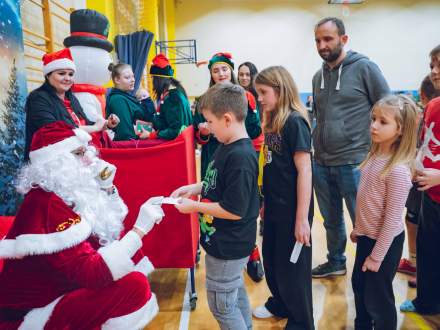 Mikołaj na Hali Sportowej