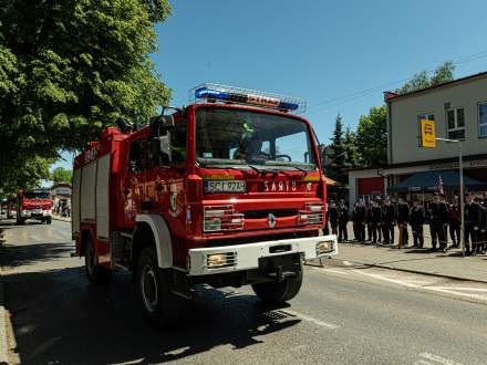 Przejazd samochodów strażackich z naszej gminy