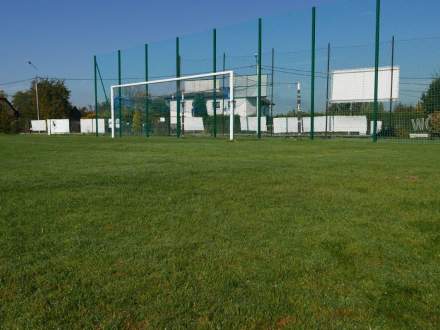 Piłkochwyty na boisku w Bąkowie już zamontowane