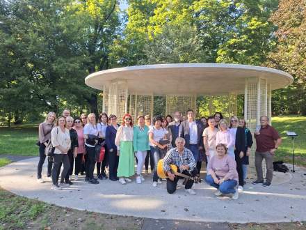 Zdjęcie grupowe- Odkrywamy pogranicze polsko-czeskie-spotkanie w Šenovie
