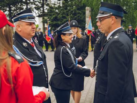 Burmistrz Strumienia gratuluje odznaczonym druhom