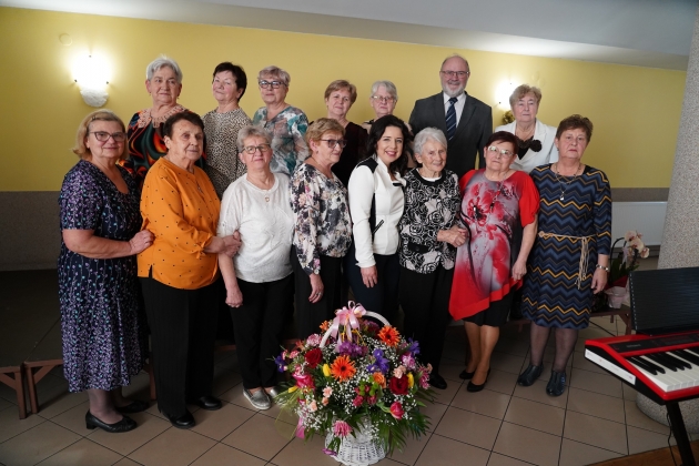Grupowe zdjęcia z Paniami, które pełniły i pełnią funkcje w Zarządzie