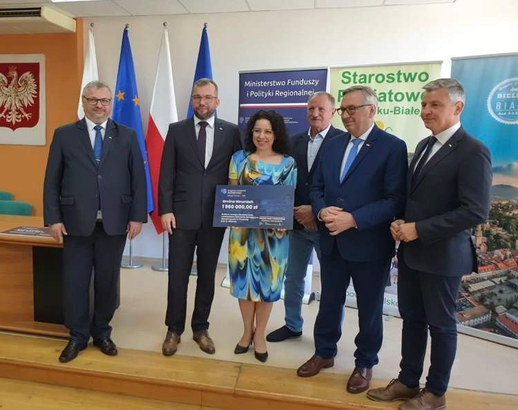 Burmistrz Strumienia odbiera promesę na dofinansowanie inwestycji