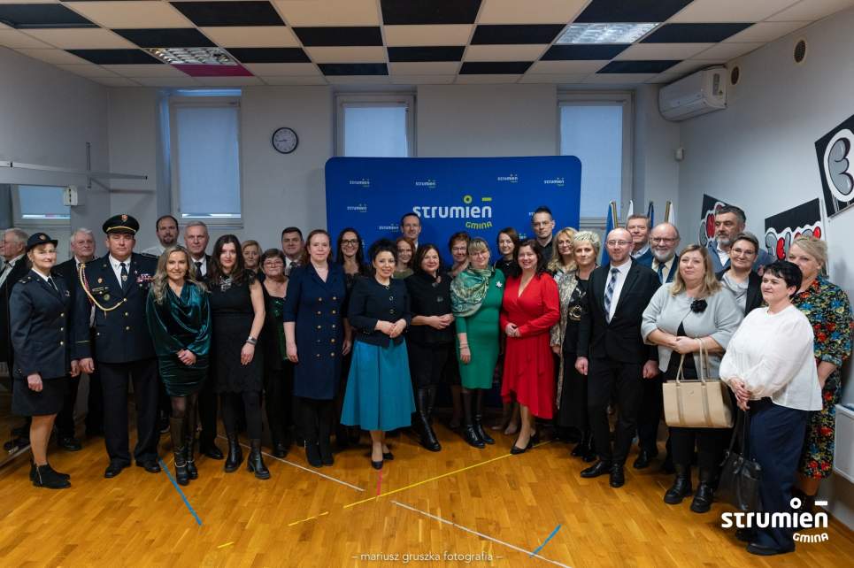 zdjęcie grupowe wszystkich gości