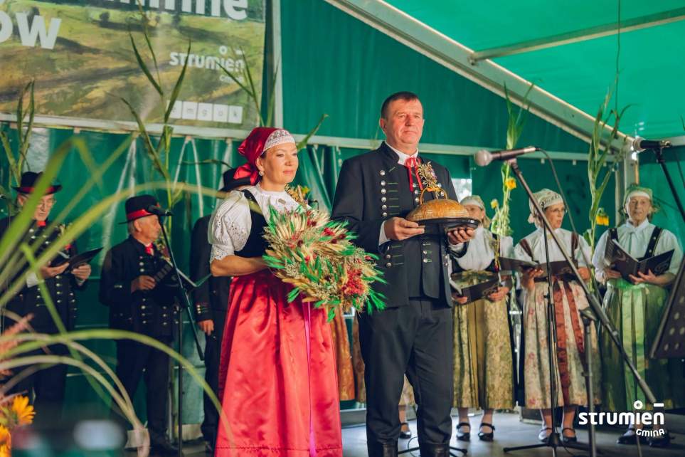 Gazdowie dożynek Zofia i Dariusz Czech